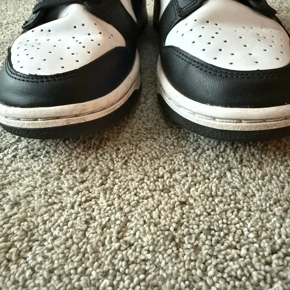 Nike Classic Black and White Low-Tops - Picture 3 of 6